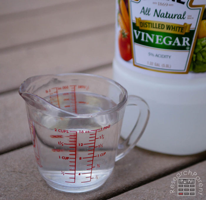 Measure 2 cups of vinegar